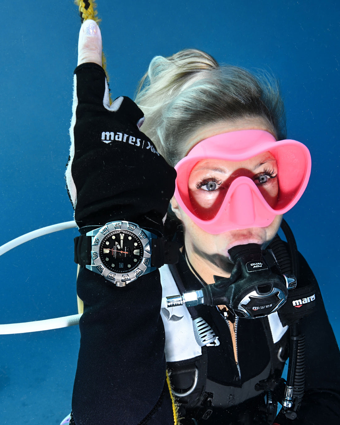 Ivana Orlovic from the #chrisbenzoceanteam with her 'DEEP 300M Automatic' professional dive watch!