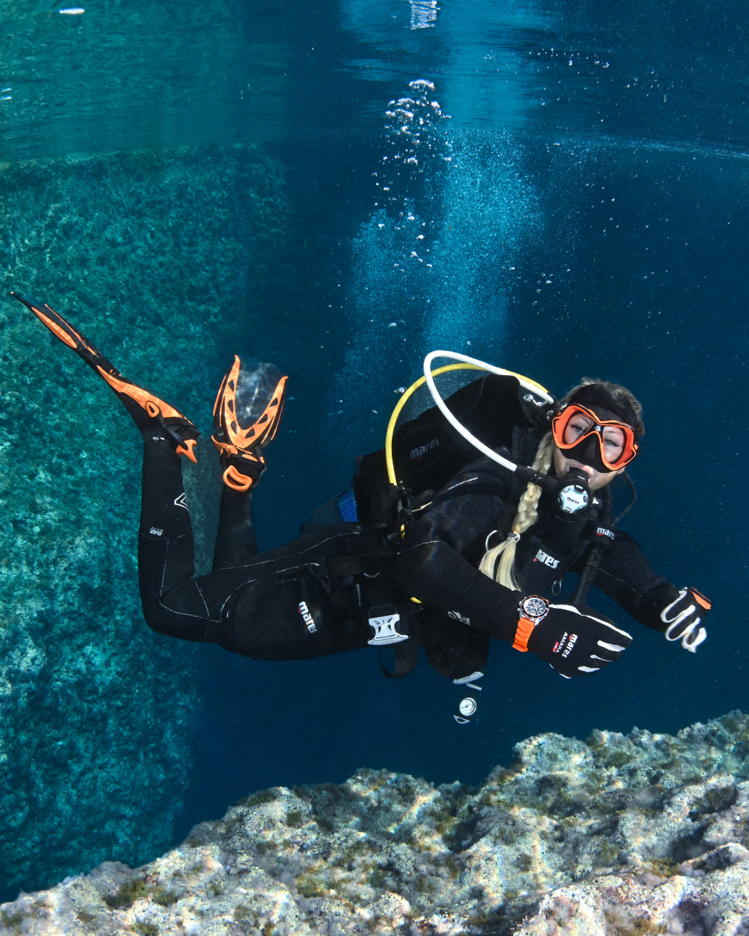 Black and Orange – the ultimate underwater color combo!